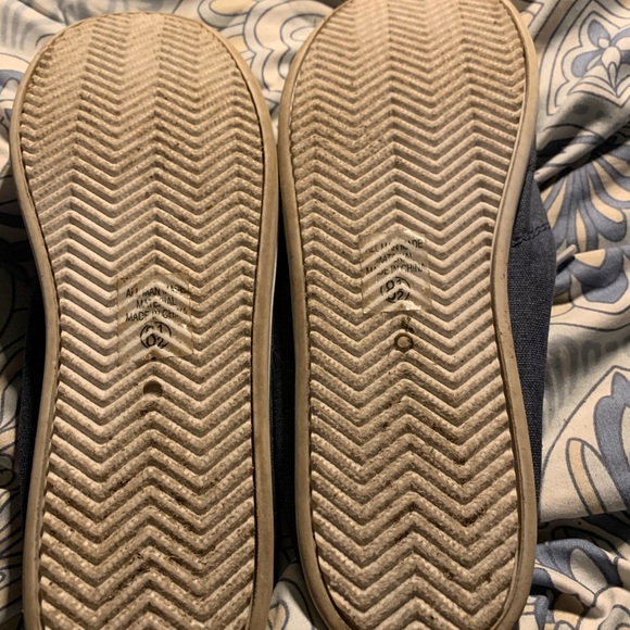 Sneakers - Picture 4 of 4